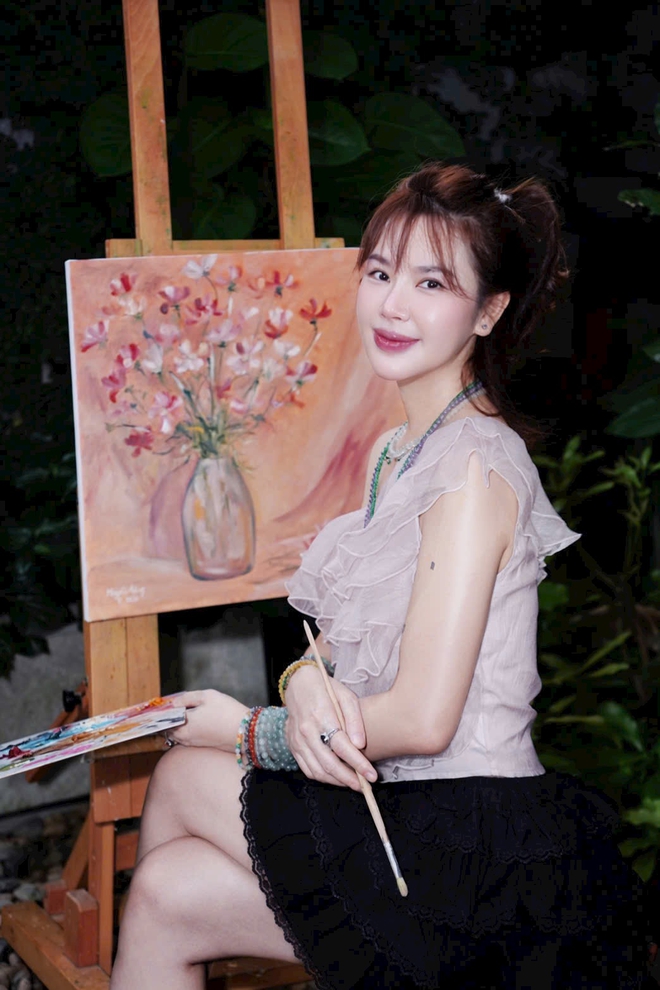 'Nơi những dòng chảy gặp nhau': Dấu ấn mới của Đặng Thanh Huyền - Ảnh 2.