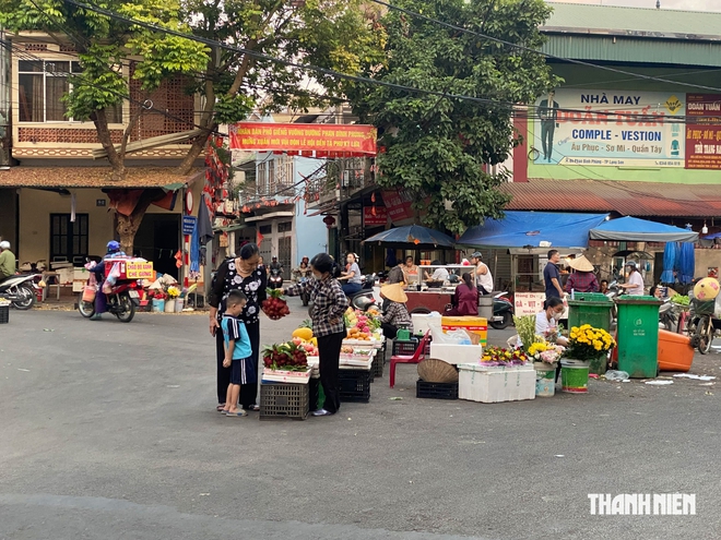 Lạng Sơn: Người dân ra giữa đường bán hàng thay vì đến chợ mới- Ảnh 5.