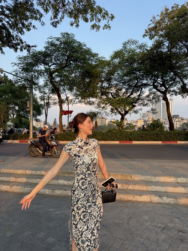 Khách Trung Quốc mê đắm thu Hà Nội, làng lụa Vạn Phúc- Ảnh 1.