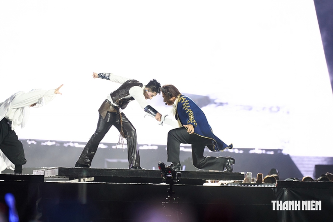 Đại Nghĩa, H&agrave; Anh Huy đu d&acirc;y tại Concert Anh trai vượt ng&agrave;n ch&ocirc;ng gai 2026 - Ảnh 7.