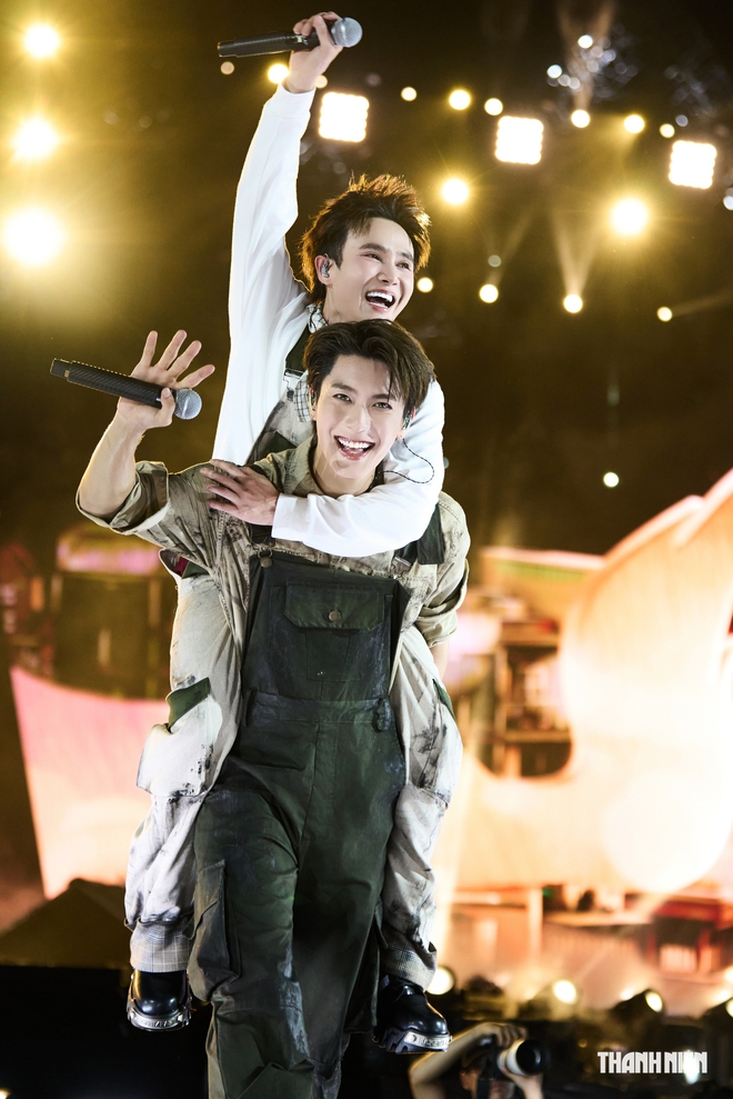 Đại Nghĩa, H&agrave; Anh Huy đu d&acirc;y tại Concert Anh trai vượt ng&agrave;n ch&ocirc;ng gai 2026 - Ảnh 1.