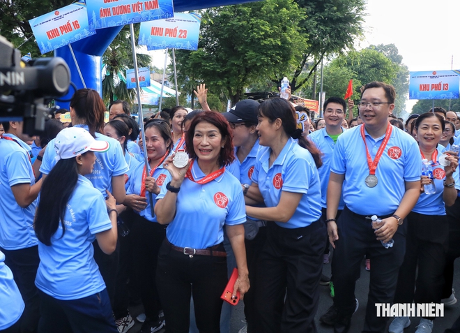 Sáng chủ nhật, hơn 1.700 người tham gia đi bộ ở Chợ Lớn, TP.HCM - Ảnh 9.