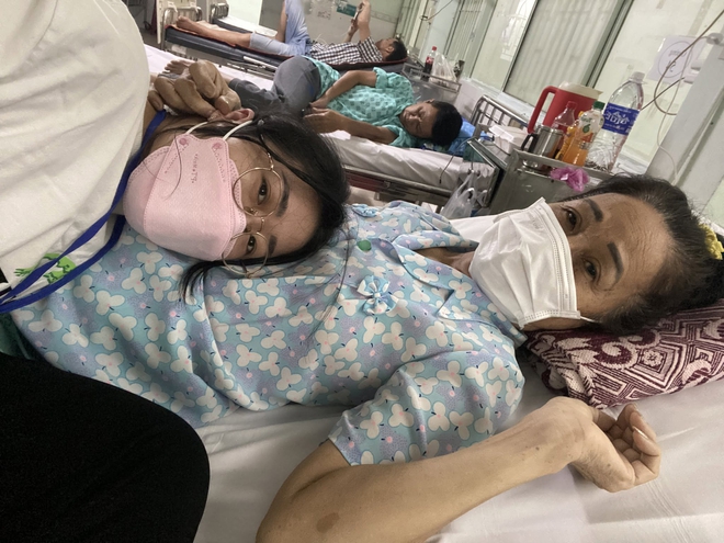 'Mình hết cơ hội chăm mẹ rồi…', nữ giảng viên lập học bổng giúp những người con khác- Ảnh 1.