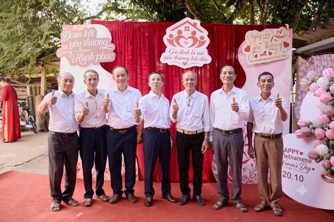 12 chị em ruột lớn tuổi tổ chức kỷ niệm ngày cưới trong căn nhà cổ - Ảnh 4.