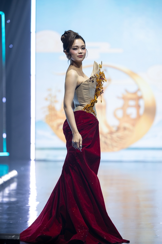 Nữ MC song ngữ cao 1,77m đăng quang Miss Charm Vietnam - Ảnh 3.