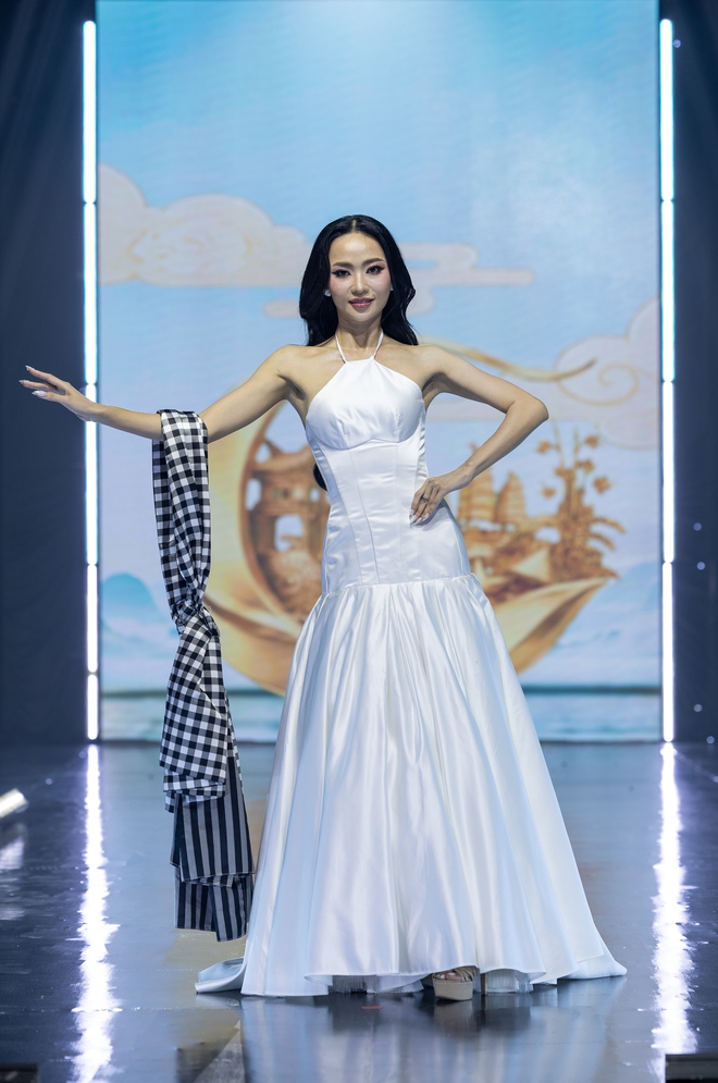 Nữ MC song ngữ cao 1,77m đăng quang Miss Charm Vietnam - Ảnh 2.