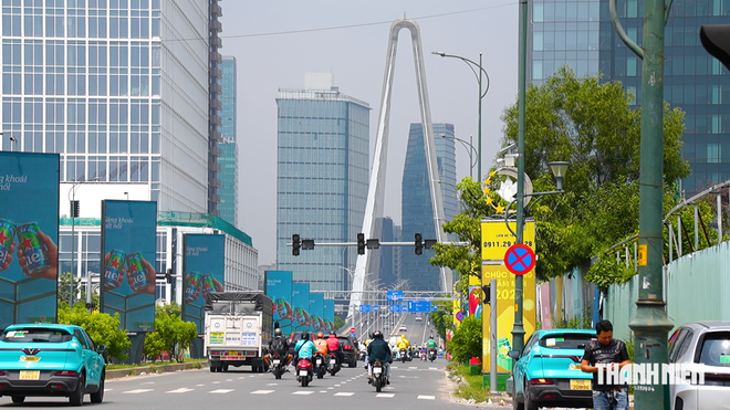 Bầu trời TP.HCM mờ đục, t&agrave;i xế c&ocirc;ng nghệ lo h&iacute;t bụi suốt ng&agrave;y ngo&agrave;i đường - Ảnh 6.