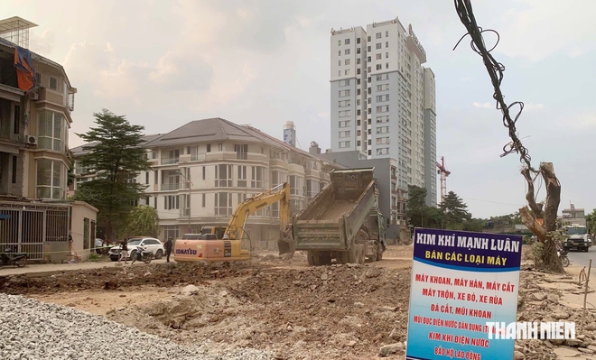 Bụi bay mù mịt trên dự án đường 70 mở rộng- Ảnh 8.