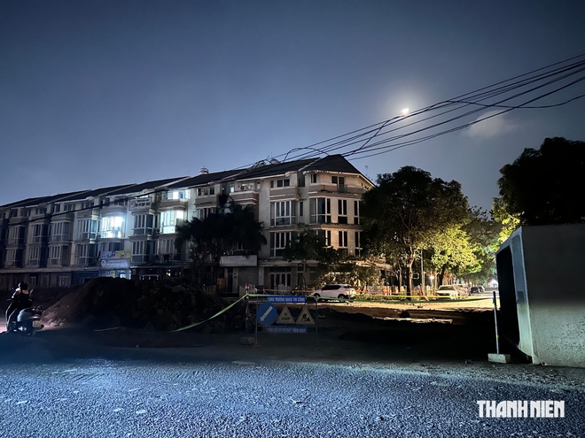 Bụi bay mù mịt trên dự án đường 70 mở rộng- Ảnh 11.