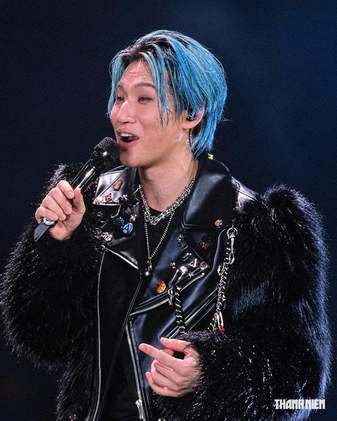 BigBang quỳ gối cảm ơn khán giả Việt sau đêm diễn ở Hà Nội - Ảnh 4.