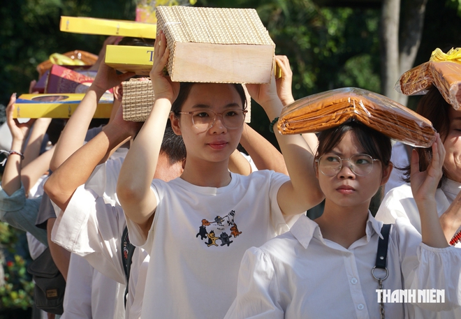 Ngàn người nhiễu Phật ba vòng ở chùa Bửu Long trong đại lễ dâng y Kathina - Ảnh 8.