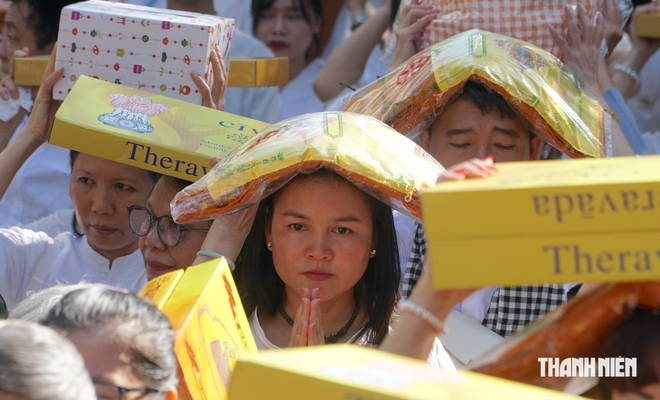 Ngàn người nhiễu Phật ba vòng ở chùa Bửu Long trong đại lễ dâng y Kathina - Ảnh 7.