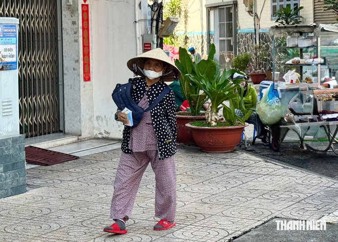 Vé số trăm nghìn tỉ, ai chia sẻ rủi ro với người bán dạo? - Ảnh 8.