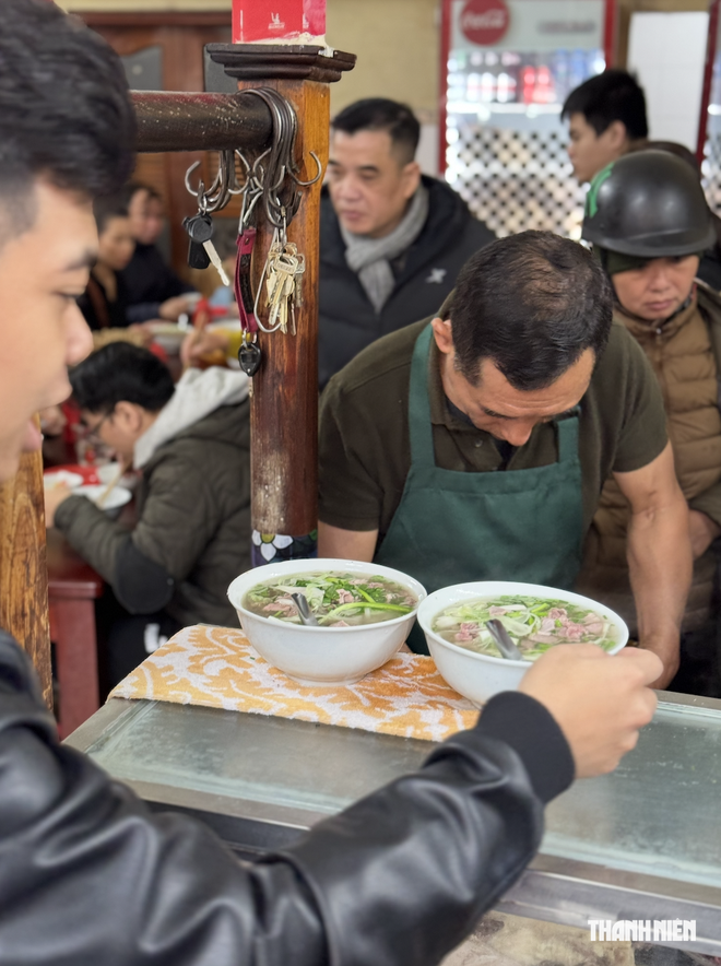 Tạp chí Anh giới thiệu 'food tour Hà Nội' từ 4 giờ sáng - Ảnh 2.