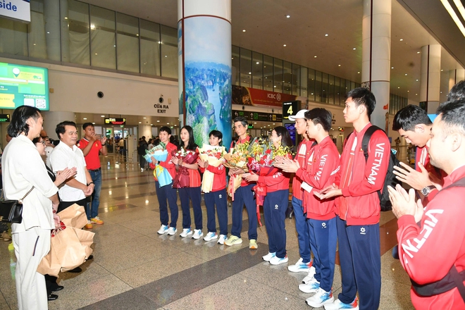 Các cô gái vàng cầu mây về nước sau tiếng vang lớn ở ASIAD 20 - Ảnh 10.