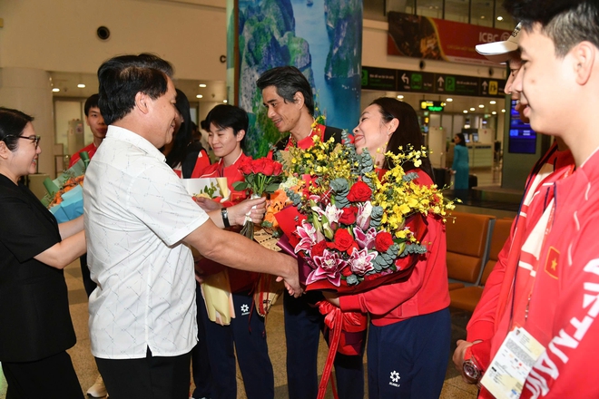 Các cô gái vàng cầu mây về nước sau tiếng vang lớn ở ASIAD 20 - Ảnh 6.