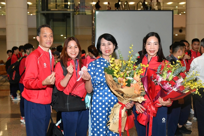 Các cô gái vàng cầu mây về nước sau tiếng vang lớn ở ASIAD 20 - Ảnh 9.