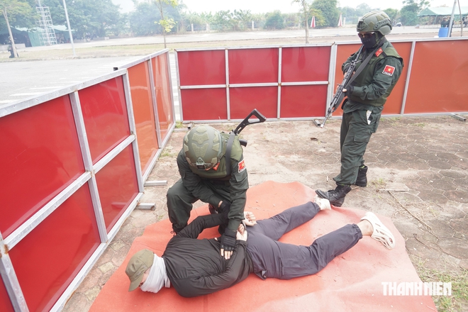 Hơn 200 cảnh s&aacute;t g&igrave;n giữ h&ograve;a b&igrave;nh ph&ocirc; diễn cứu con tin, chống khủng bố- Ảnh 25.