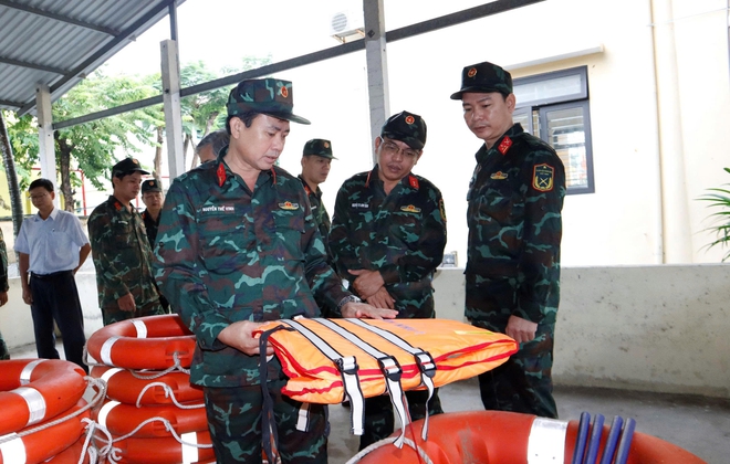 Đà Nẵng mưa lớn, quân đội bố trí lực lượng ứng trực các điểm xung yếu- Ảnh 3.