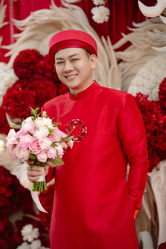 Khoảnh khắc ngọt ngào của Hoài Lâm bên vợ kém 9 tuổi - Ảnh 2.