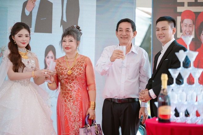 Khoảnh khắc ngọt ngào của Hoài Lâm bên vợ kém 9 tuổi - Ảnh 8.
