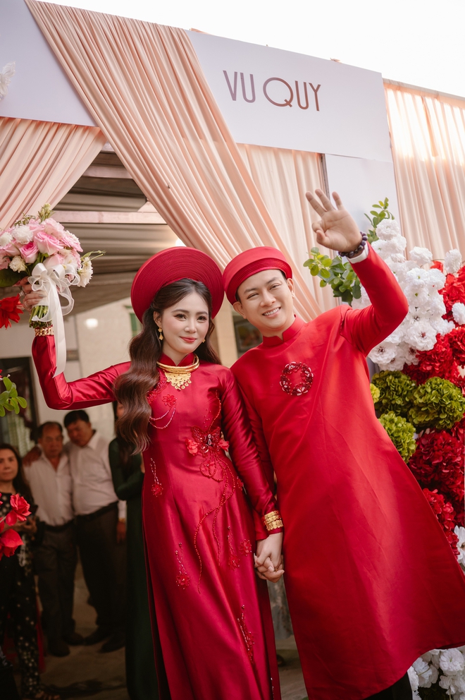 Khoảnh khắc ngọt ngào của Hoài Lâm bên vợ kém 9 tuổi - Ảnh 11.