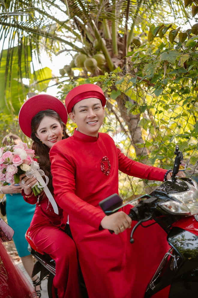 Khoảnh khắc ngọt ngào của Hoài Lâm bên vợ kém 9 tuổi - Ảnh 4.