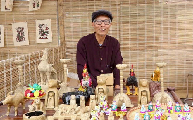 Chàng trai trẻ nối nghề nặn phỗng đất của ông nội - Ảnh 3.
