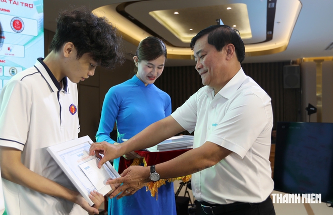 Chắp cánh ước mơ cho tân sinh viên Quảng Ngãi - Ảnh 3.
