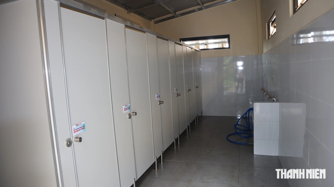 Khánh thành nhà vệ sinh, xóa cảnh học sinh phải nín nhịn đi vệ sinh - Ảnh 5.