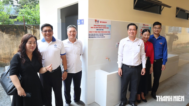 Khánh thành nhà vệ sinh, xóa cảnh học sinh phải nín nhịn đi vệ sinh - Ảnh 7.