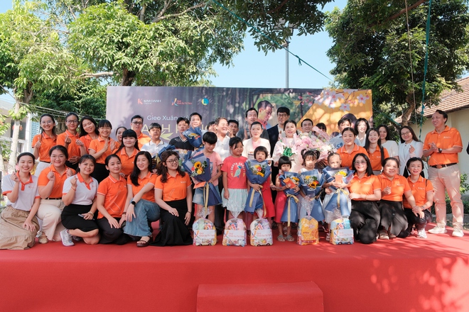 Sinh nhật chỉ nhận tiếng cười v&agrave; những c&aacute;i &ocirc;m- Ảnh 5.