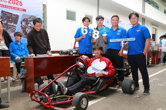 Tư vấn m&ugrave;a thi 2026 tại Kh&aacute;nh H&ograve;a: S&ocirc;i động kh&ocirc;ng gian trải nghiệm ng&agrave;nh nghề- Ảnh 5.