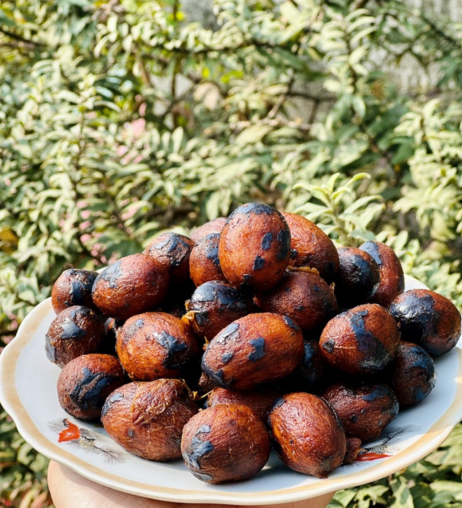 Độc đ&aacute;o m&oacute;n cọ ỏm v&ugrave;ng đất Tổ - Ảnh 1.