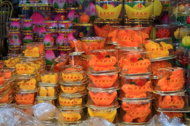 Độc lạ tết ở Chợ Lớn, TP.HCM: Khu chợ mỗi năm chỉ xuất hiện đ&uacute;ng một lần - Ảnh 5.