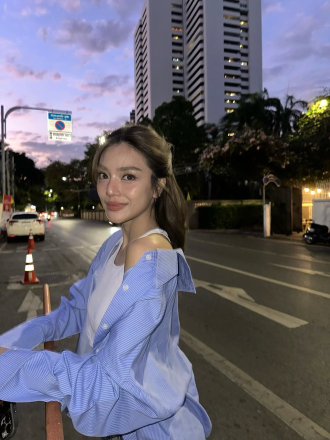 Áo sơ mi kẻ sọc và những công thức phối đồ dễ áp dụng hằng ngày- Ảnh 5.