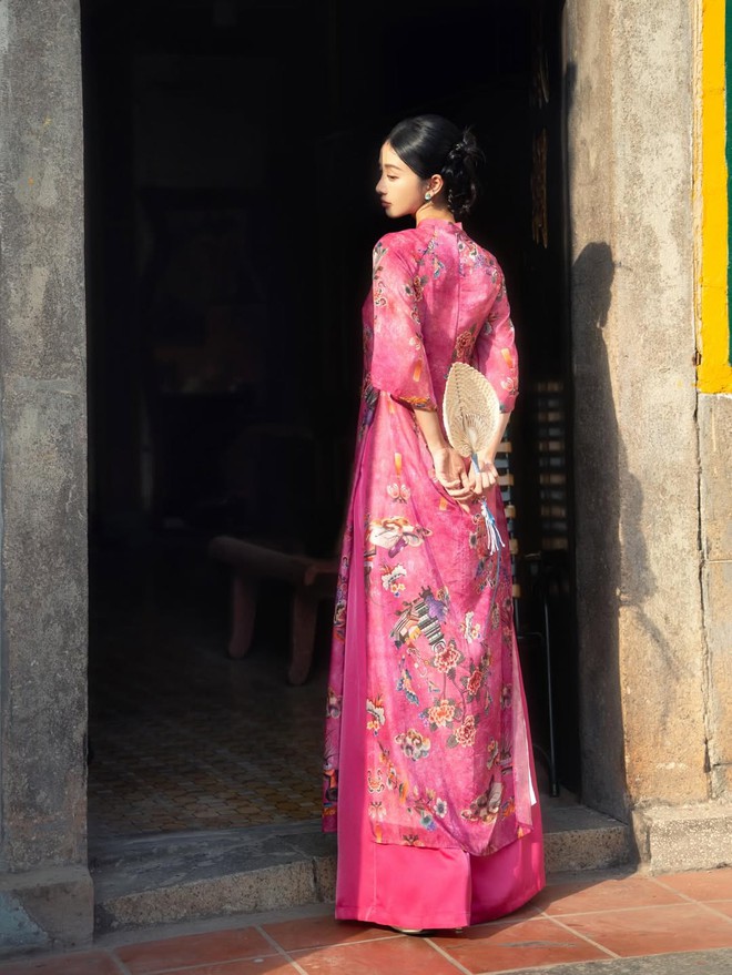 Áo dài hồng, sắc xuân ngọt ngào trong thời trang ngày tết- Ảnh 7. Áo dài hồng, sắc xuân ngọt ngào trong thời trang ngày tết- Ảnh 7.
