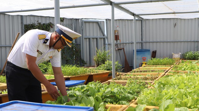 Tết của những 'cột mốc sống' tr&ecirc;n biển, m&atilde;i v&igrave; chủ quyền Tổ quốc thi&ecirc;ng li&ecirc;ng- Ảnh 11.