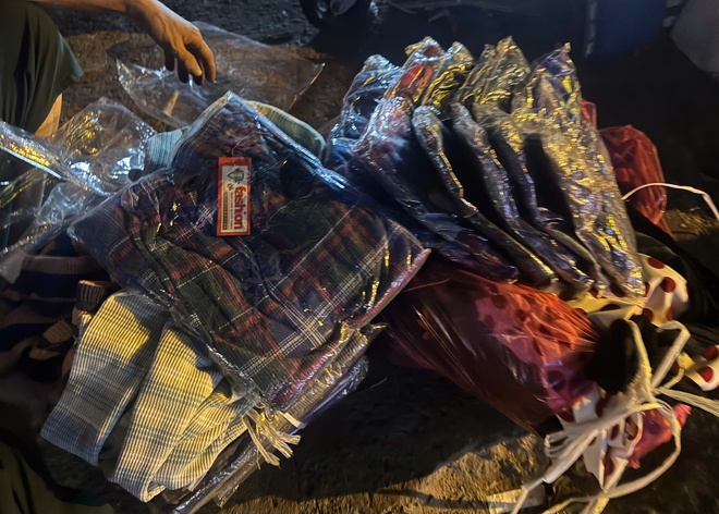 Người phụ nữ 'm&oacute;t' &aacute;o quần nu&ocirc;i những m&ugrave;a tết xa qu&ecirc;- Ảnh 3.