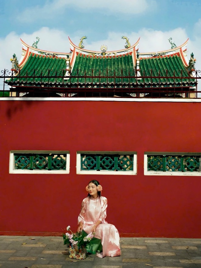 Áo dài hồng, sắc xuân ngọt ngào trong thời trang ngày tết- Ảnh 5. Áo dài hồng, sắc xuân ngọt ngào trong thời trang ngày tết- Ảnh 5.