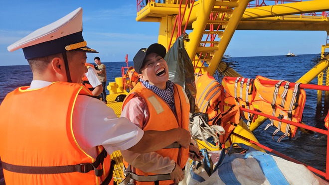 Trải nghiệm đu d&acirc;y l&ecirc;n nh&agrave; gi&agrave;n DK1 giữa biển khơi đầy phấn kh&iacute;ch năm 2026 - Ảnh 20.