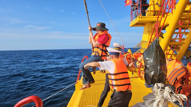 Trải nghiệm đu d&acirc;y l&ecirc;n nh&agrave; gi&agrave;n DK1 giữa biển khơi đầy phấn kh&iacute;ch năm 2026 - Ảnh 13.