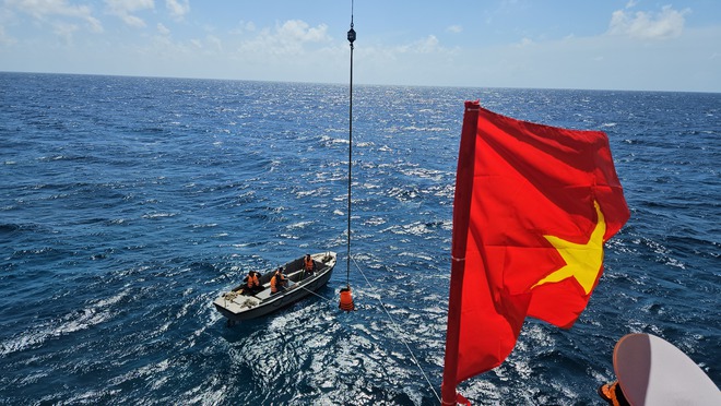 Trải nghiệm đu d&acirc;y l&ecirc;n nh&agrave; gi&agrave;n DK1 giữa biển khơi đầy phấn kh&iacute;ch năm 2026 - Ảnh 11.