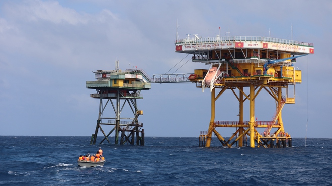 Trải nghiệm đu d&acirc;y l&ecirc;n nh&agrave; gi&agrave;n DK1 giữa biển khơi đầy phấn kh&iacute;ch năm 2026 - Ảnh 3.