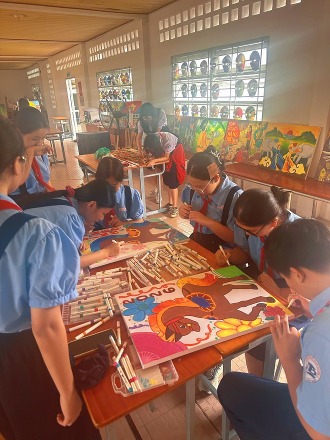 Tết B&iacute;nh Ngọ: Độc đ&aacute;o ngựa trong tranh của học sinh TP.HCM - Ảnh 4.