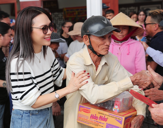 Nghĩa cử của Mỹ T&acirc;m trong những ng&agrave;y cuối năm- Ảnh 3.