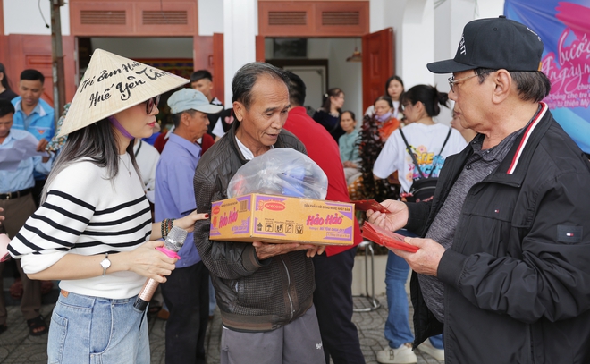 Nghĩa cử của Mỹ T&acirc;m trong những ng&agrave;y cuối năm- Ảnh 2.