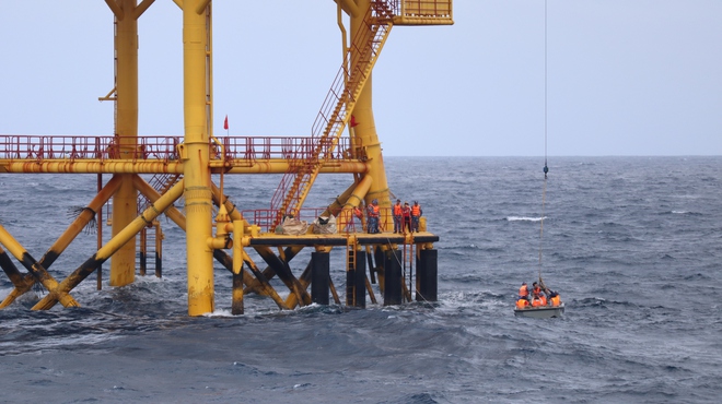 Trải nghiệm đu d&acirc;y l&ecirc;n nh&agrave; gi&agrave;n DK1 giữa biển khơi đầy phấn kh&iacute;ch năm 2026 - Ảnh 2.