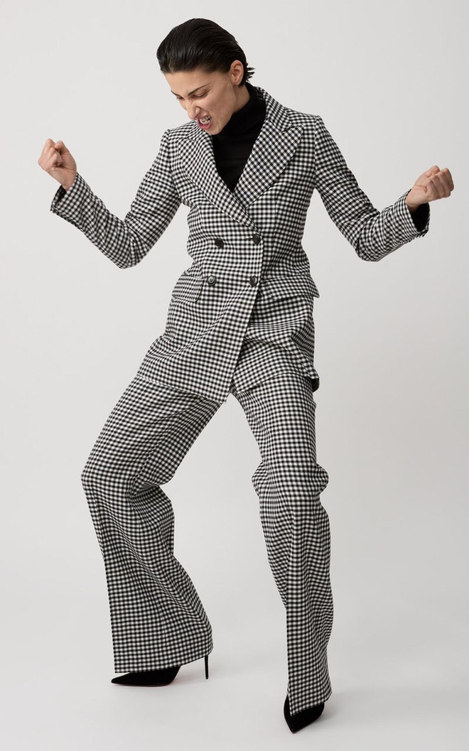 Trang phục kẻ và công thức mặc trẻ, khỏe chưa bao giờ lỗi mốt - Ảnh 2.