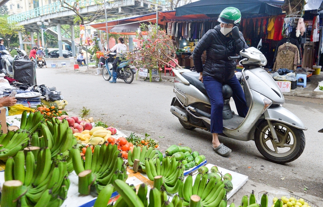 Chuối xanh v&agrave;i trăm ngh&igrave;n một nải, tiểu thương găm h&agrave;ng chờ kh&aacute;ch VIP 'chốt đơn'- Ảnh 4.